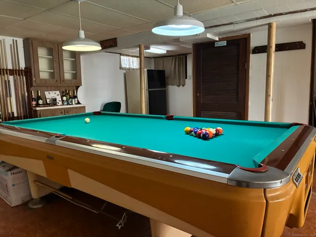 $379,900 | 21 Ridge Drive, Montville, CT 06382