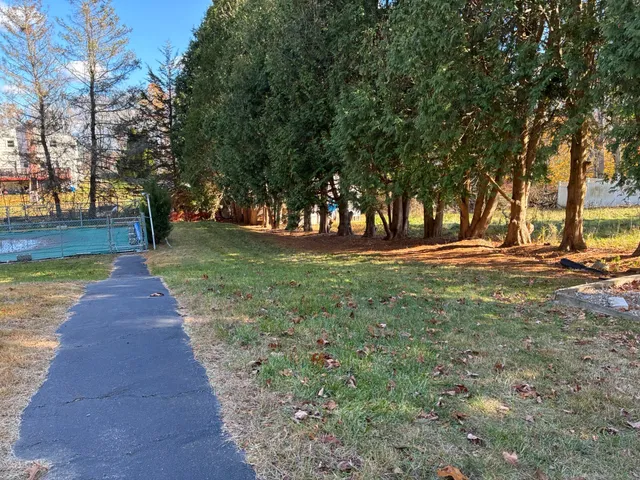 $379,900 | 21 Ridge Drive, Montville, CT 06382