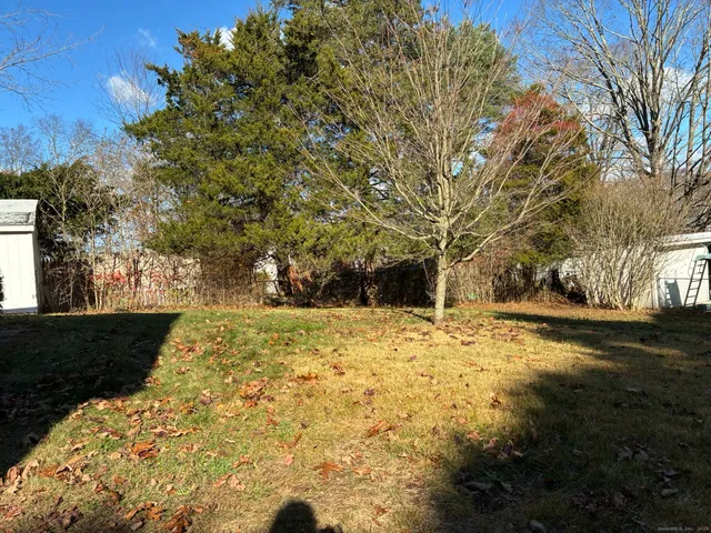 $379,900 | 21 Ridge Drive, Montville, CT 06382