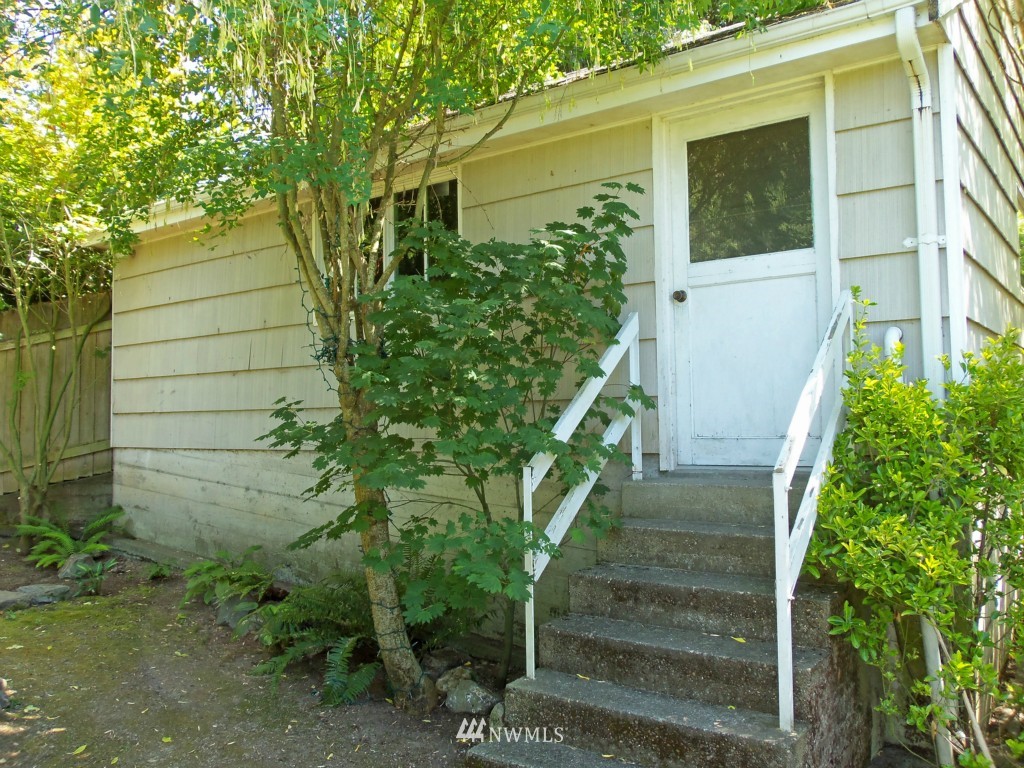 9408 37th Avenue Southwest Seattle, WA 98126 - Photo 12 of 15