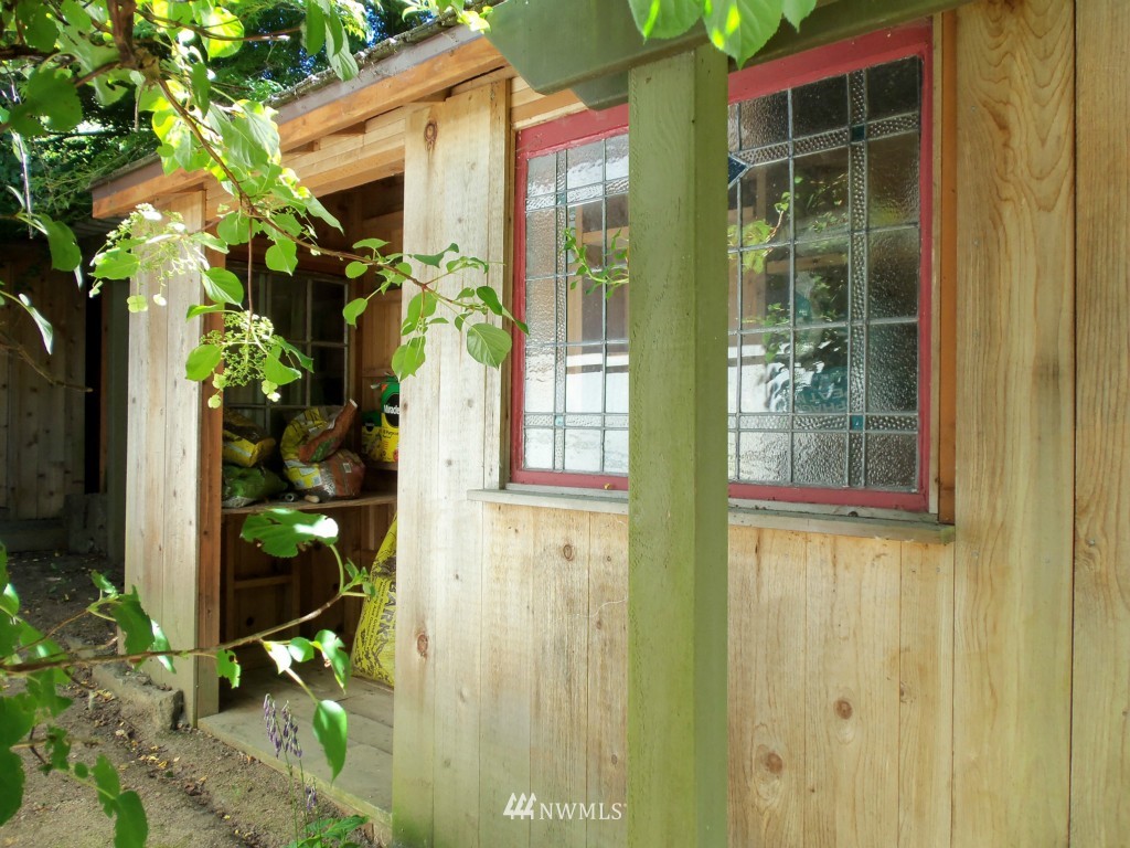 9408 37th Avenue Southwest Seattle, WA 98126 - Photo 13 of 15