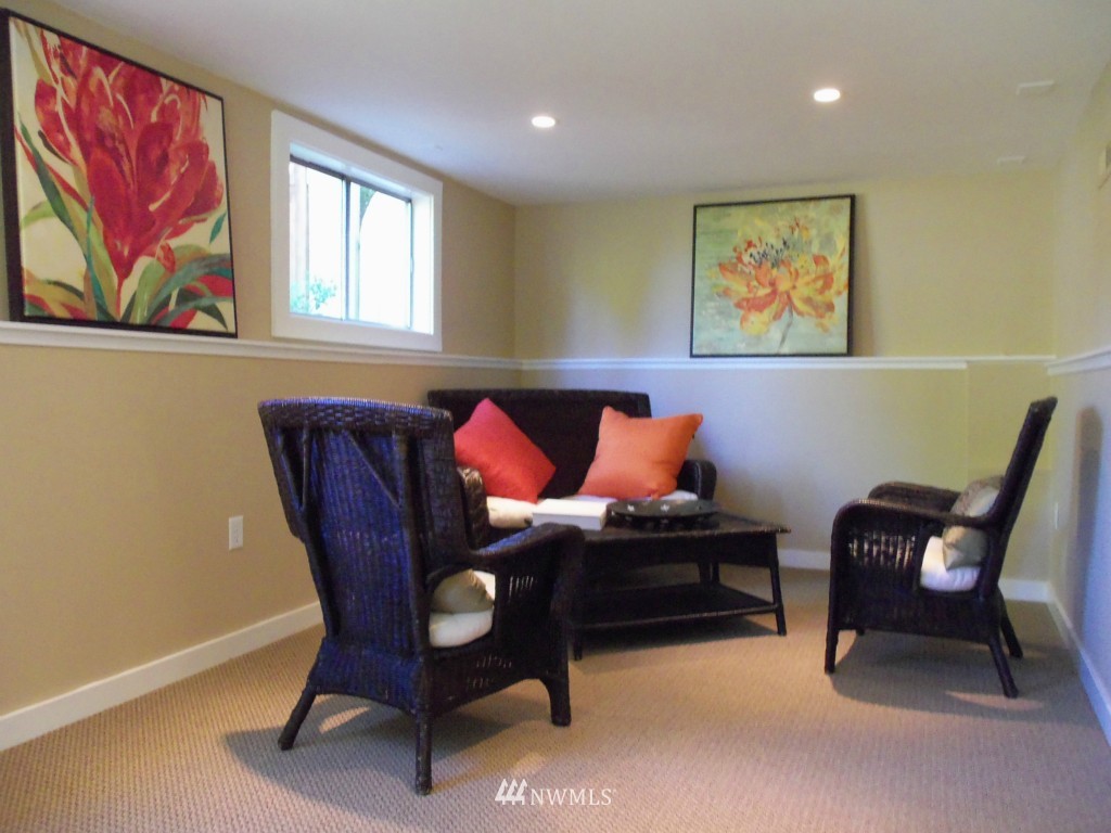 9408 37th Avenue Southwest Seattle, WA 98126 - Photo 5 of 15