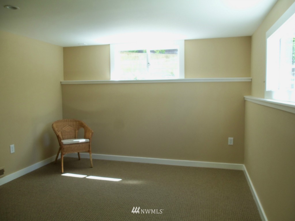 9408 37th Avenue Southwest Seattle, WA 98126 - Photo 7 of 15