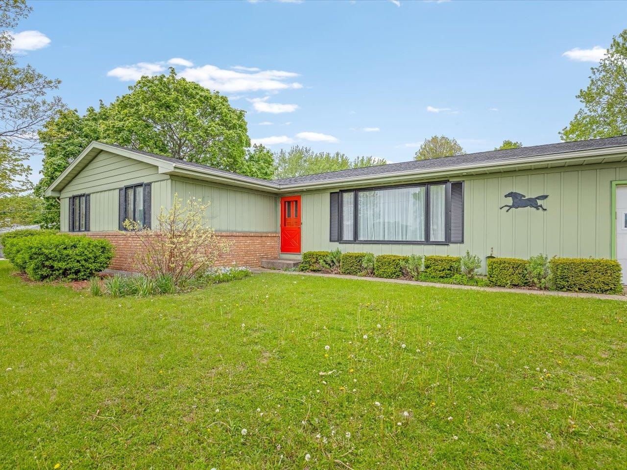 6838 Squaw Prairie Road Belvidere, IL 61008 - Photo 4 of 47