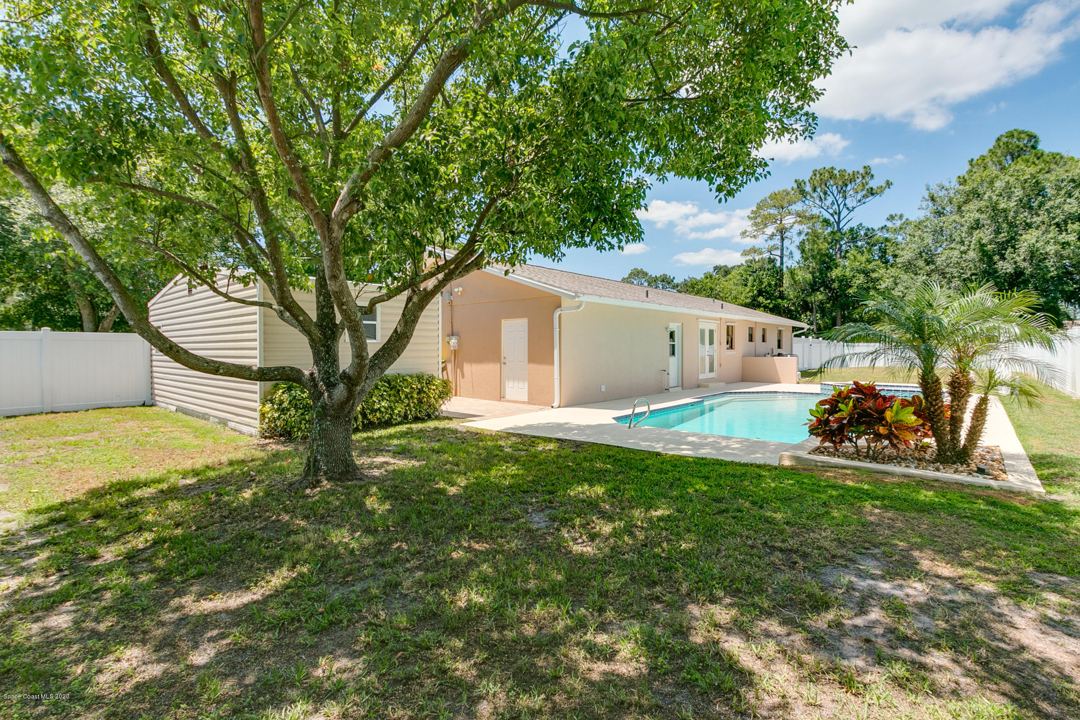 805 Cox Road Cocoa, FL 32926 - Photo 5 of 20 Backyard