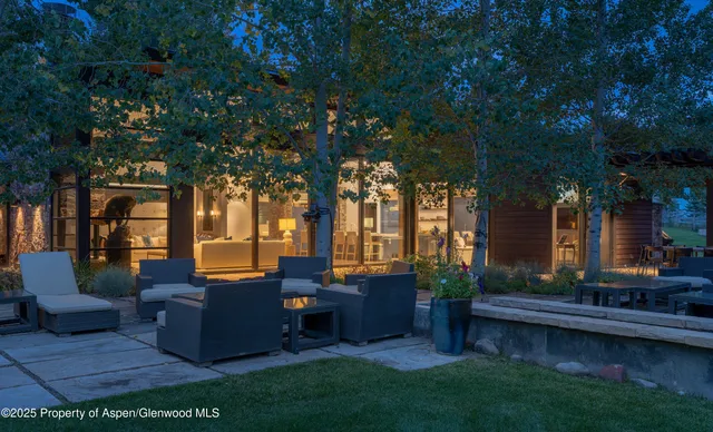 a view of a house with a backyard