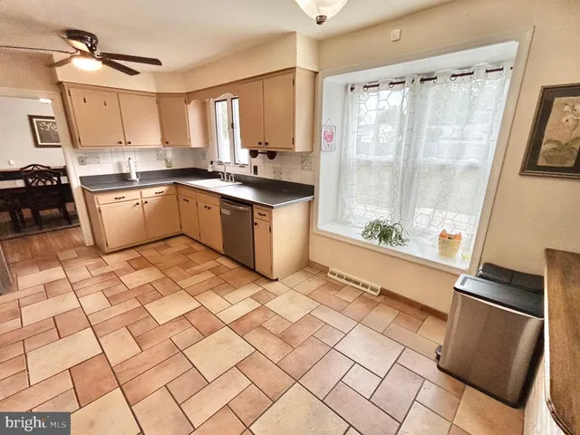 $394,999 | 4 Bull Run Road, Clementon, NJ 08021