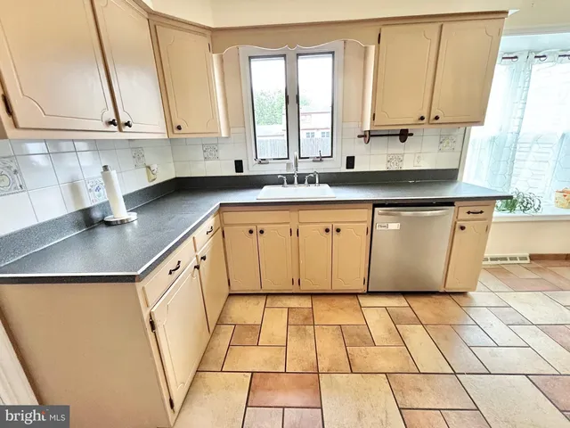 $394,999 | 4 Bull Run Road, Clementon, NJ 08021