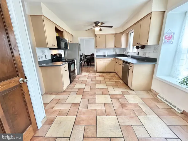 $394,999 | 4 Bull Run Road, Clementon, NJ 08021