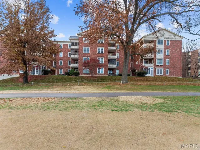 $279,000 | 526 Sarah Lane, Unit 36, Creve Coeur, MO 63141