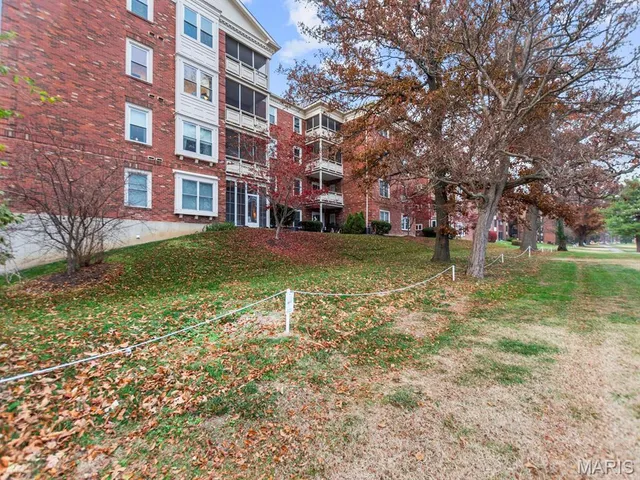 $279,000 | 526 Sarah Lane, Unit 36, Creve Coeur, MO 63141