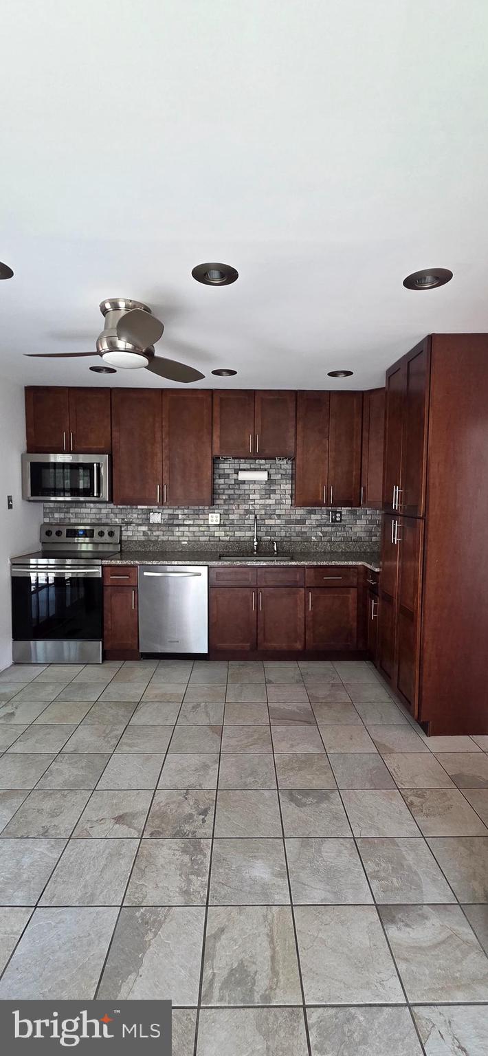 6022 Forrest Hollow Lane Springfield, VA 22152 - Photo 13 of 47 Gallery Image 13