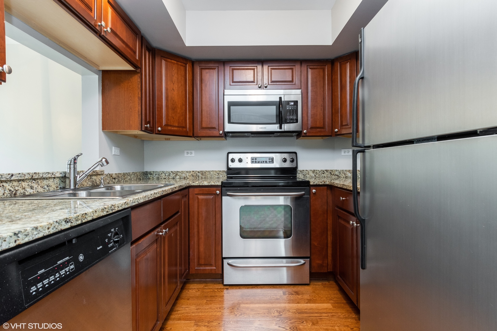 19 Foxcroft Road, Unit 207 Naperville, IL 60565 - Photo 2 of 16