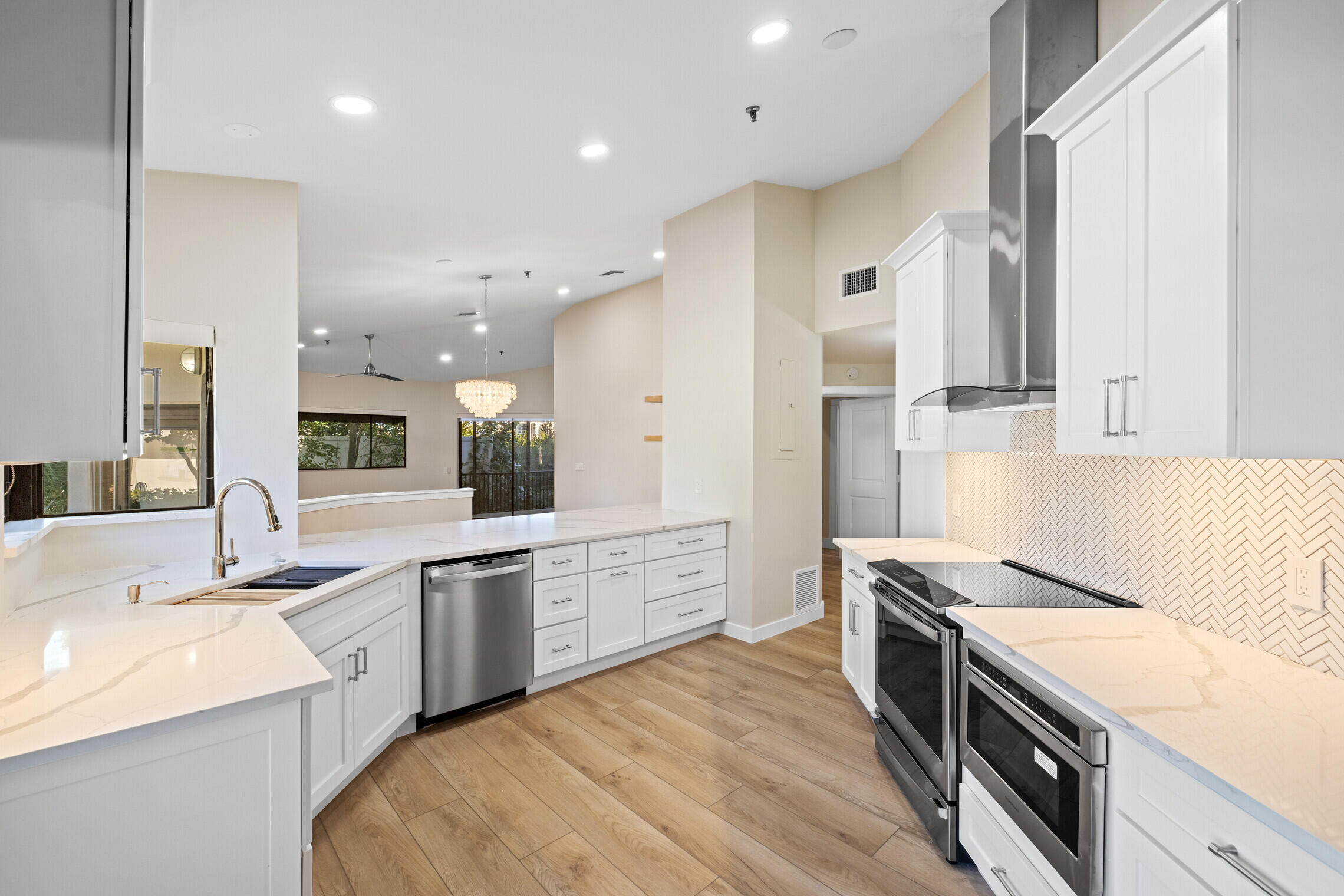 200 Waterway Road, Unit 101 Tequesta, FL 33469 - Photo 2 of 22 07_IMG_1955_mls