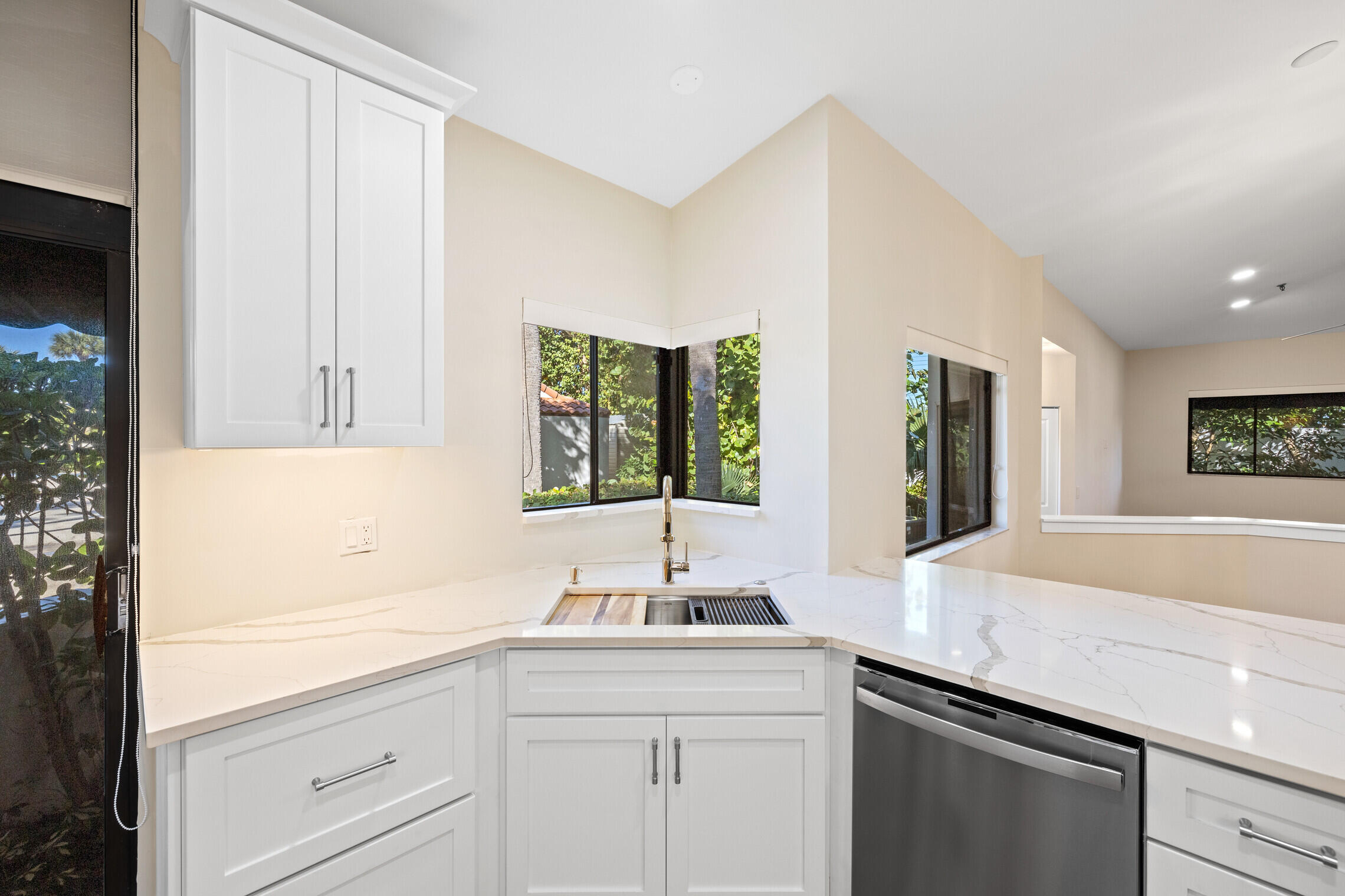 200 Waterway Road, Unit 101 Tequesta, FL 33469 - Photo 3 of 22 06_IMG_1951_mls