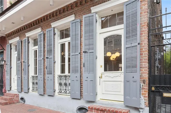 $9,500 | 810 Bourbon Street, New Orleans, LA 70116