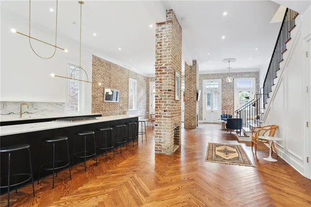 $9,500 | 810 Bourbon Street, New Orleans, LA 70116