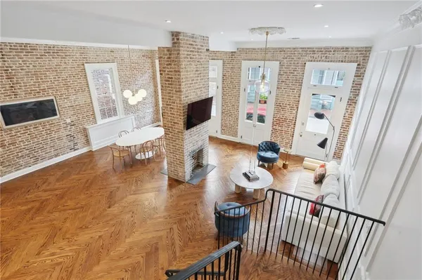 $9,500 | 810 Bourbon Street, New Orleans, LA 70116