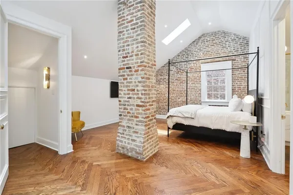 $9,500 | 810 Bourbon Street, New Orleans, LA 70116