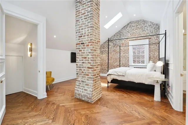 $9,500 | 810 Bourbon Street, New Orleans, LA 70116