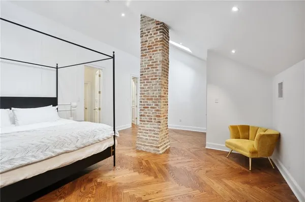 $9,500 | 810 Bourbon Street, New Orleans, LA 70116