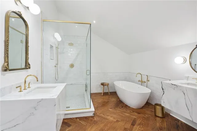 $9,500 | 810 Bourbon Street, New Orleans, LA 70116