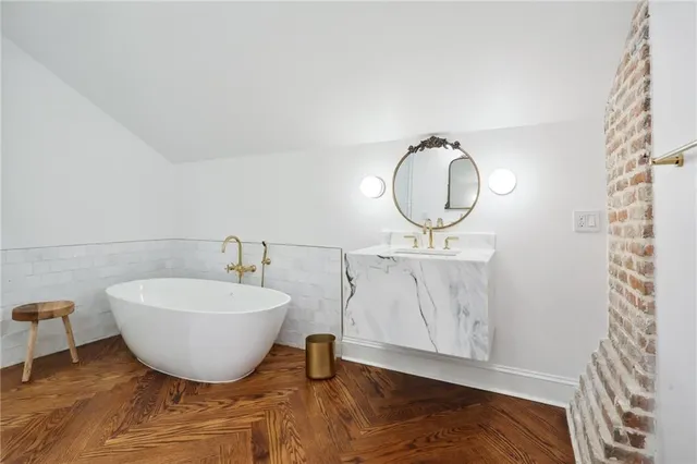 $9,500 | 810 Bourbon Street, New Orleans, LA 70116