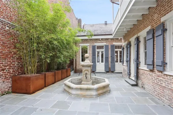 $9,500 | 810 Bourbon Street, New Orleans, LA 70116