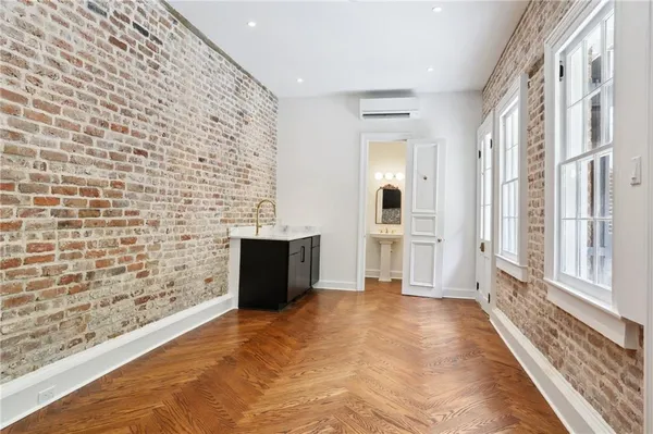 $9,500 | 810 Bourbon Street, New Orleans, LA 70116