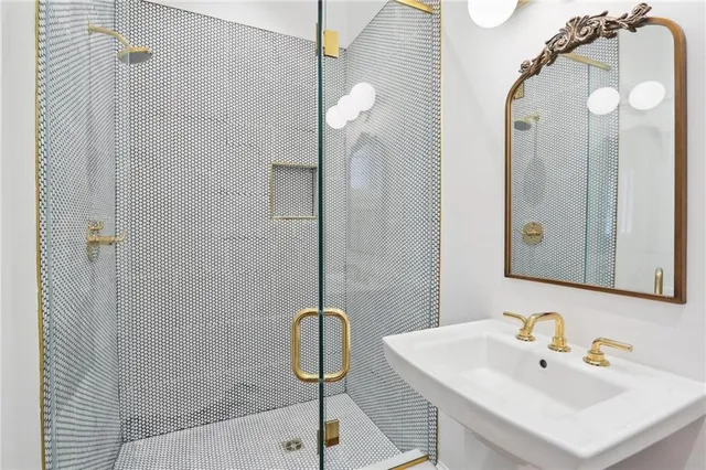 $9,500 | 810 Bourbon Street, New Orleans, LA 70116