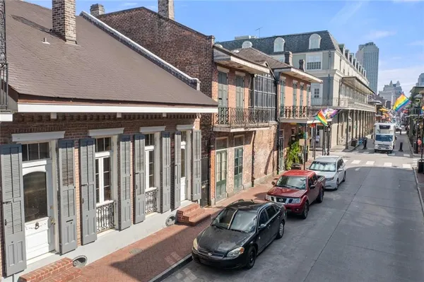 $9,500 | 810 Bourbon Street, New Orleans, LA 70116