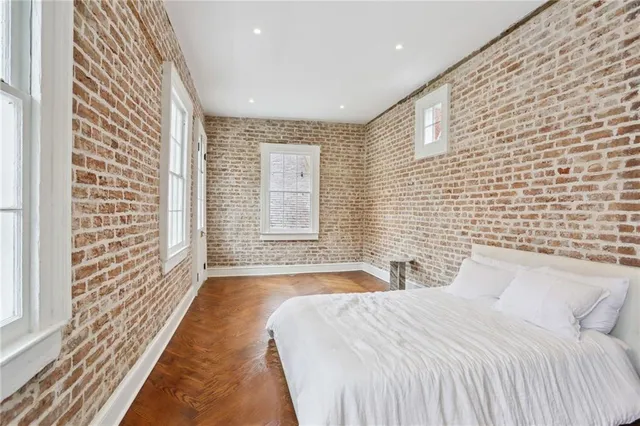 $9,500 | 810 Bourbon Street, New Orleans, LA 70116