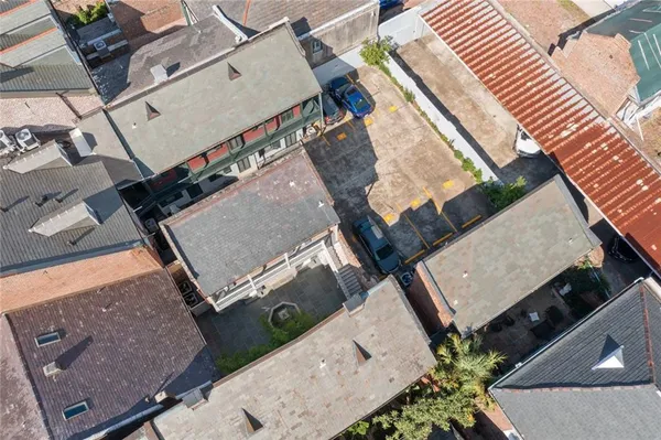 $9,500 | 810 Bourbon Street, New Orleans, LA 70116