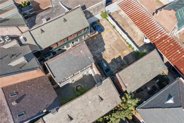 $9,500 | 810 Bourbon Street, New Orleans, LA 70116