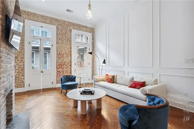 $9,500 | 810 Bourbon Street, New Orleans, LA 70116