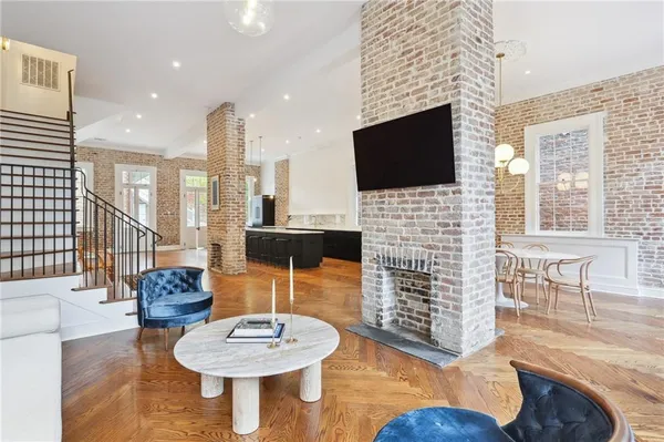 $9,500 | 810 Bourbon Street, New Orleans, LA 70116