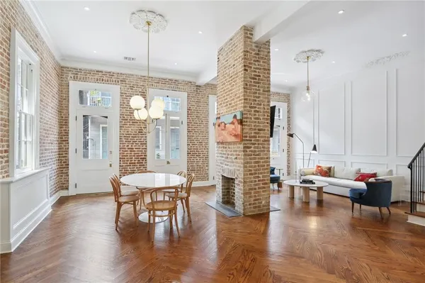 $9,500 | 810 Bourbon Street, New Orleans, LA 70116