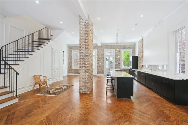 $9,500 | 810 Bourbon Street, New Orleans, LA 70116