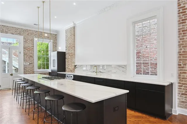 $9,500 | 810 Bourbon Street, New Orleans, LA 70116