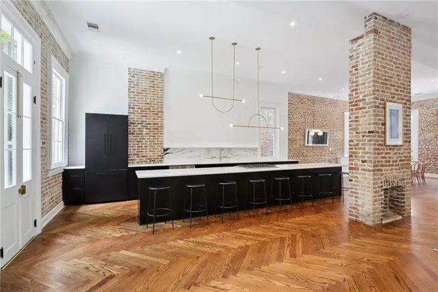 $9,500 | 810 Bourbon Street, New Orleans, LA 70116