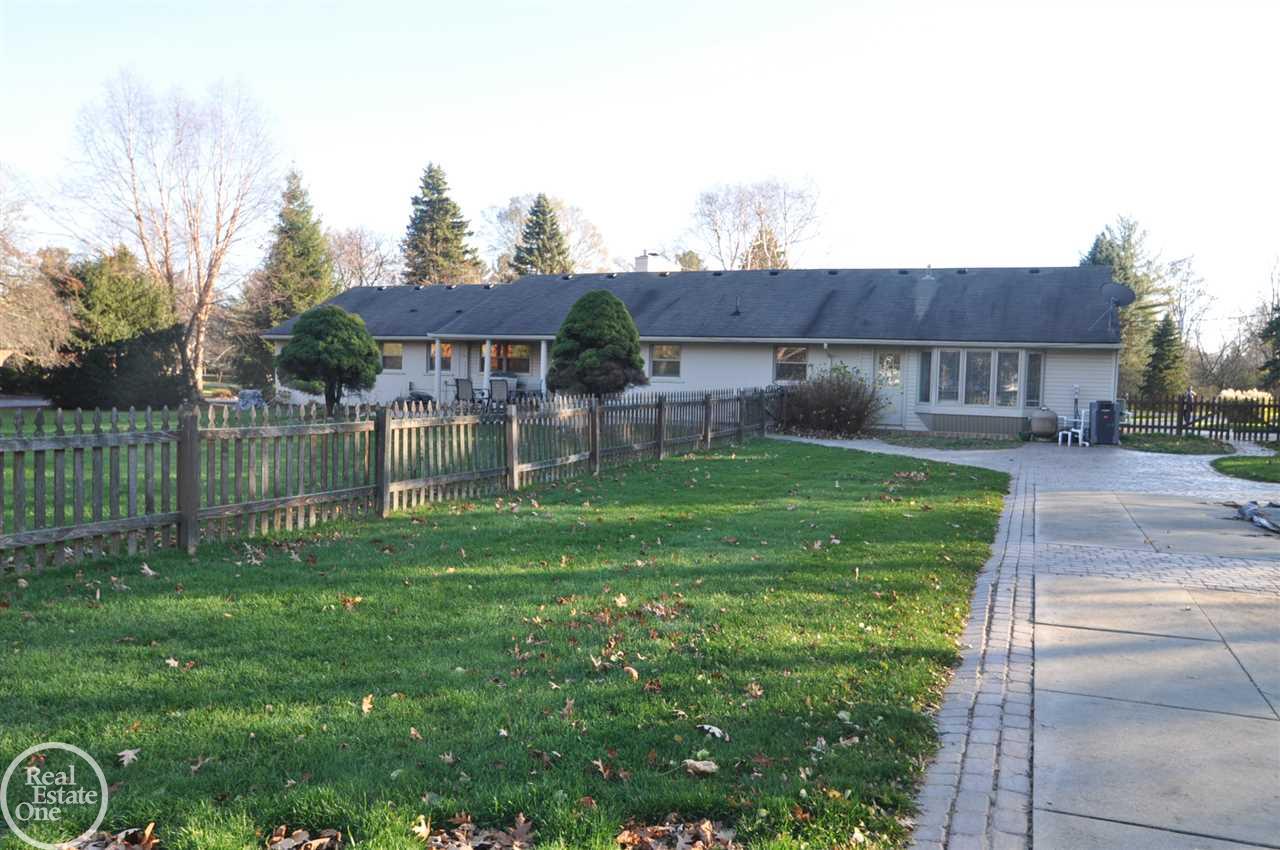 1227 Romney Road Bloomfield Hills, MI 48304 - Photo 30 of 30 31271321-29.JPG