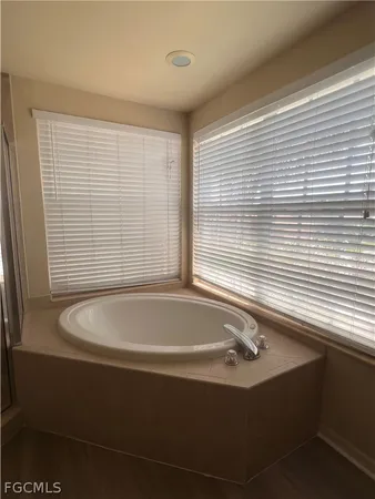 $2,250 | 11230 Lakeland Circle, Fort Myers, FL 33913