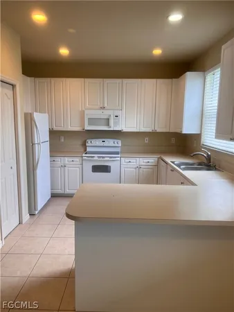 $2,250 | 11230 Lakeland Circle, Fort Myers, FL 33913