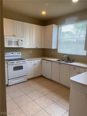 $2,250 | 11230 Lakeland Circle, Fort Myers, FL 33913