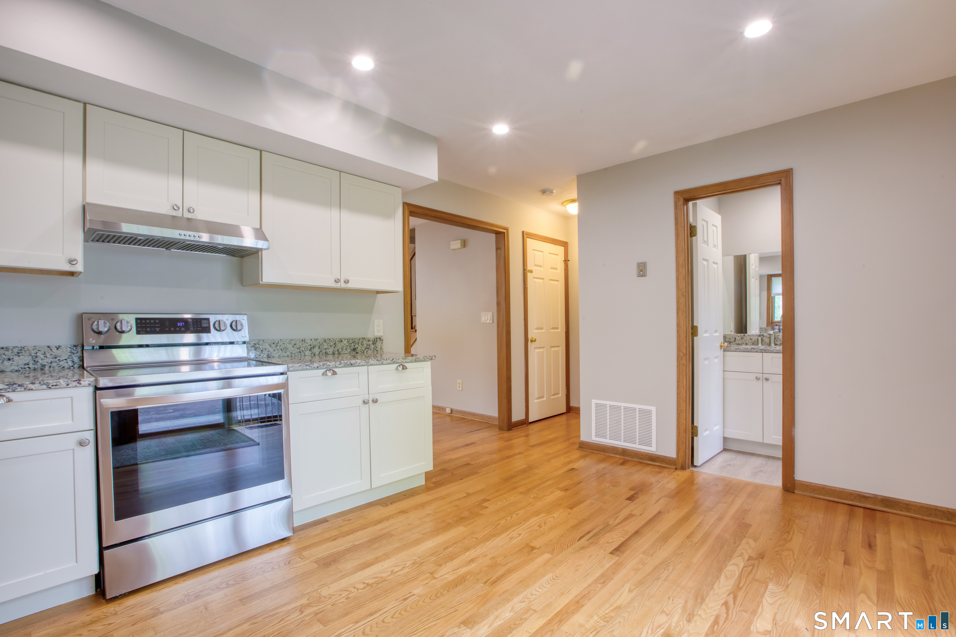 10 Clancy Road, Unit B Branford, CT 06405 - Photo 3 of 20