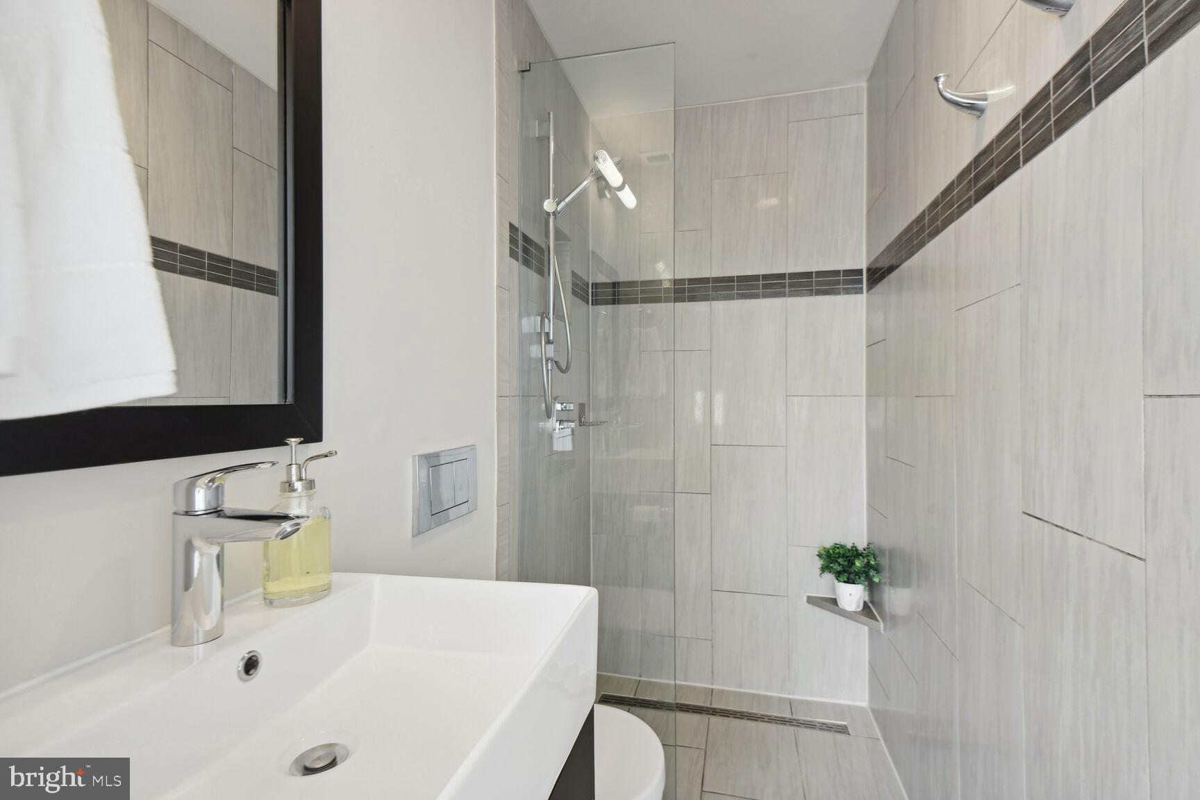 345 O Street Southwest Washington, DC 20024 - Photo 14 of 46 a bathroom with a sink and a tub