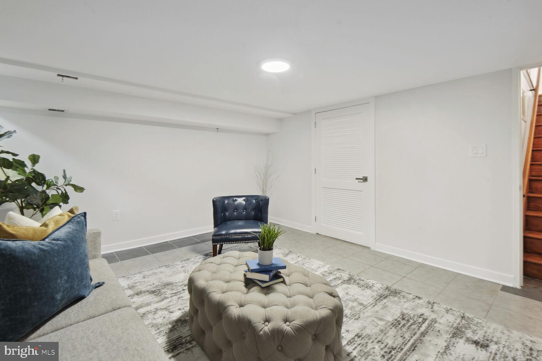 345 O Street Southwest Washington, DC 20024 - Photo 20 of 46 a living room with furniture and a potted plant