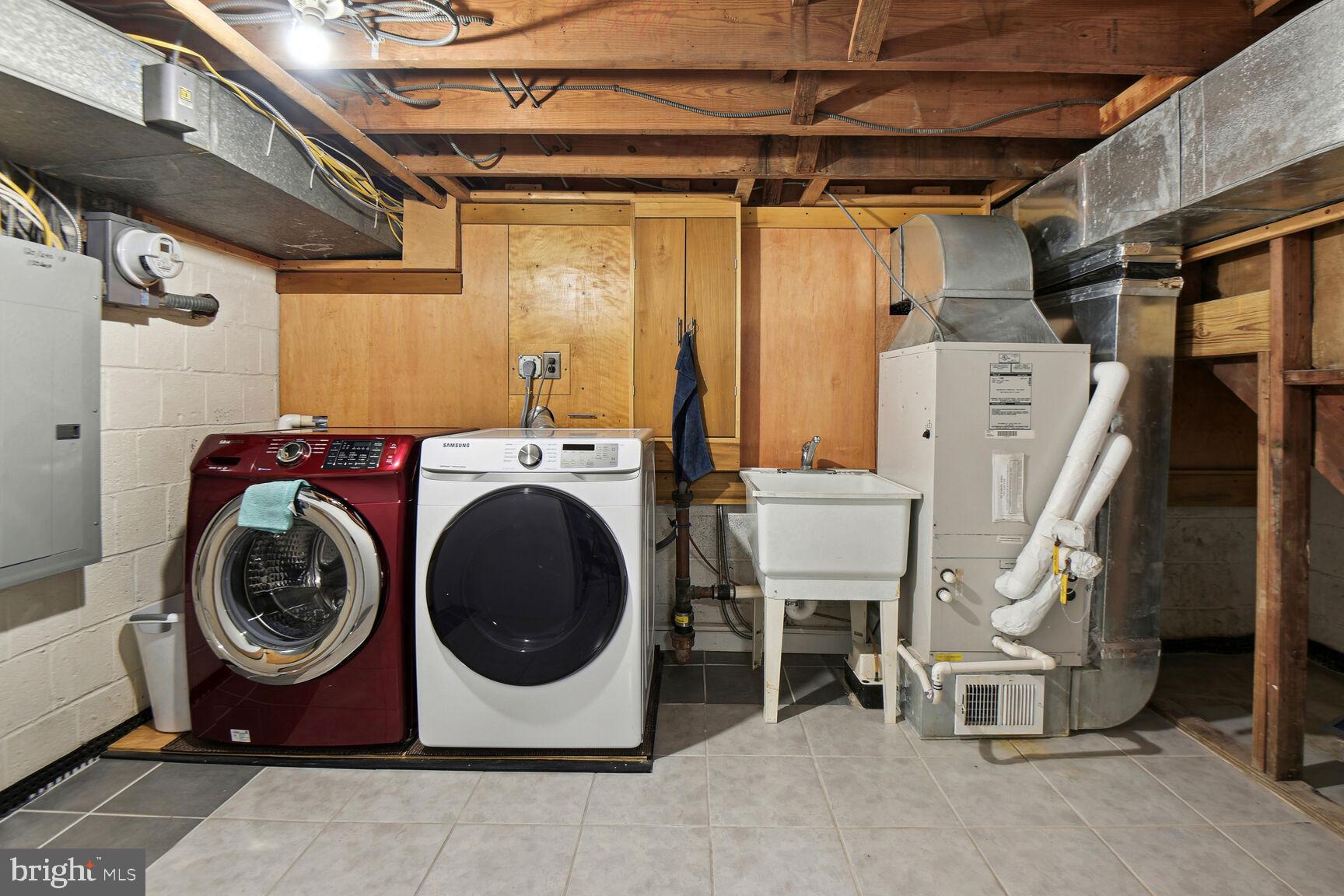 345 O Street Southwest Washington, DC 20024 - Photo 21 of 46 a utility room with dryer and washer