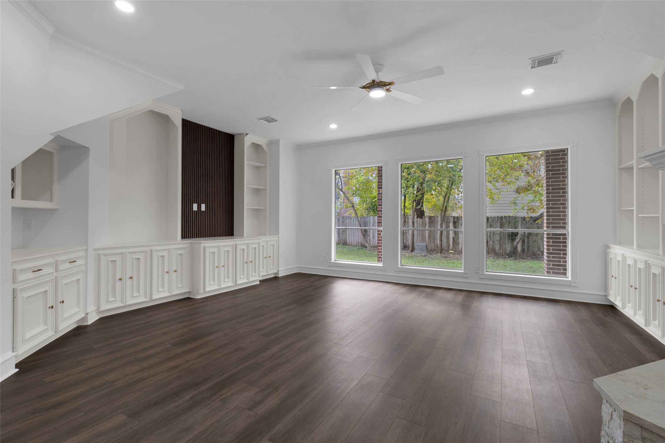 17519 Shelburne Lane Spring, TX 77379 - Photo 3 of 48 Large living room with brand new flooring