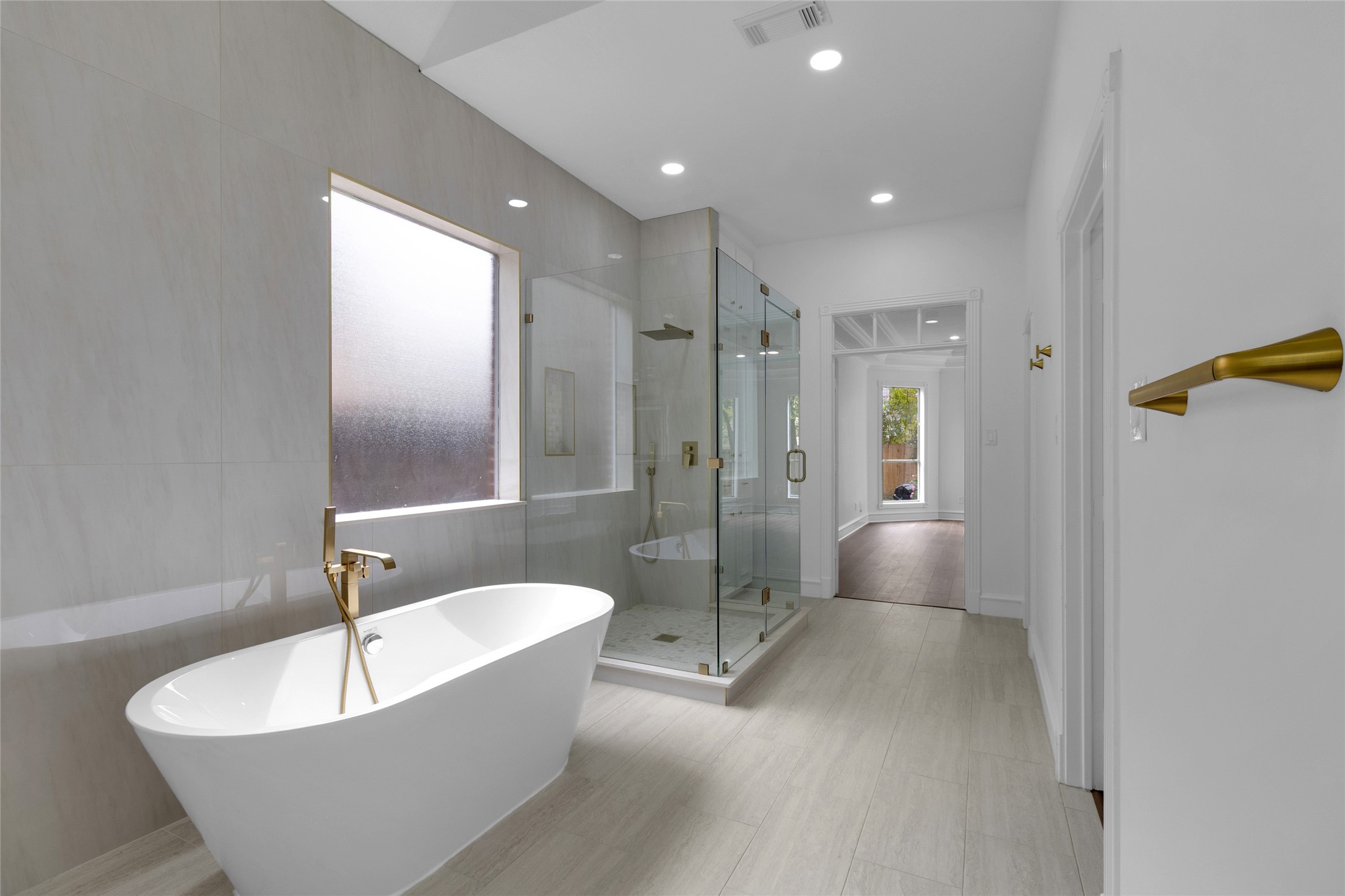 17519 Shelburne Lane Spring, TX 77379 - Photo 31 of 48 Standalone bathtub